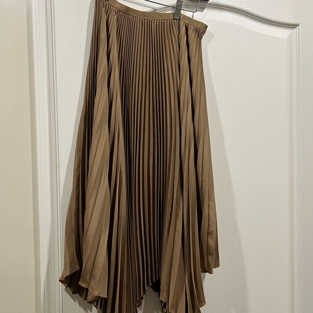 Polo Ralph
Pleated Georgette Handkerchief Skirt